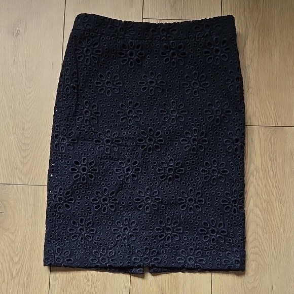 J.Crew Navy Floral Eyelet Embroidered No.2 Pencil Skirt Sz 4 - Picture 2 of 8